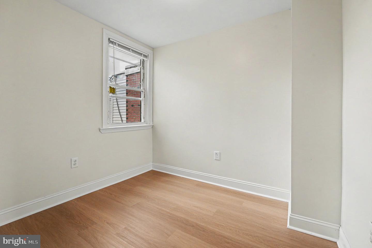 4033 Glendale St Property Photo 17