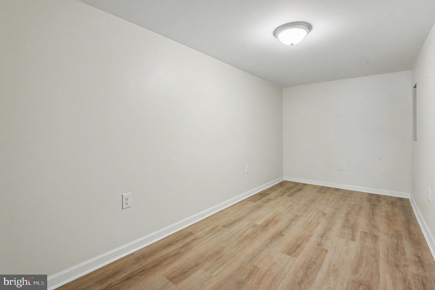 4033 Glendale St Property Photo 20