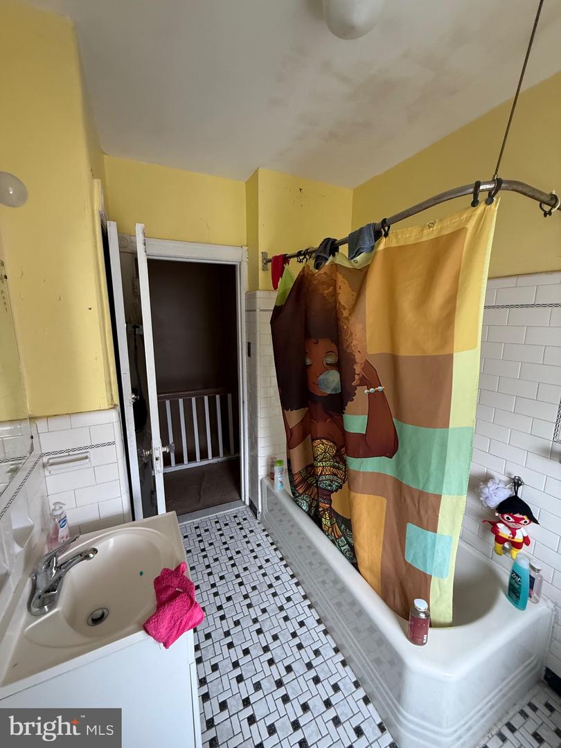 1724-00 S 55th St Property Photo 15
