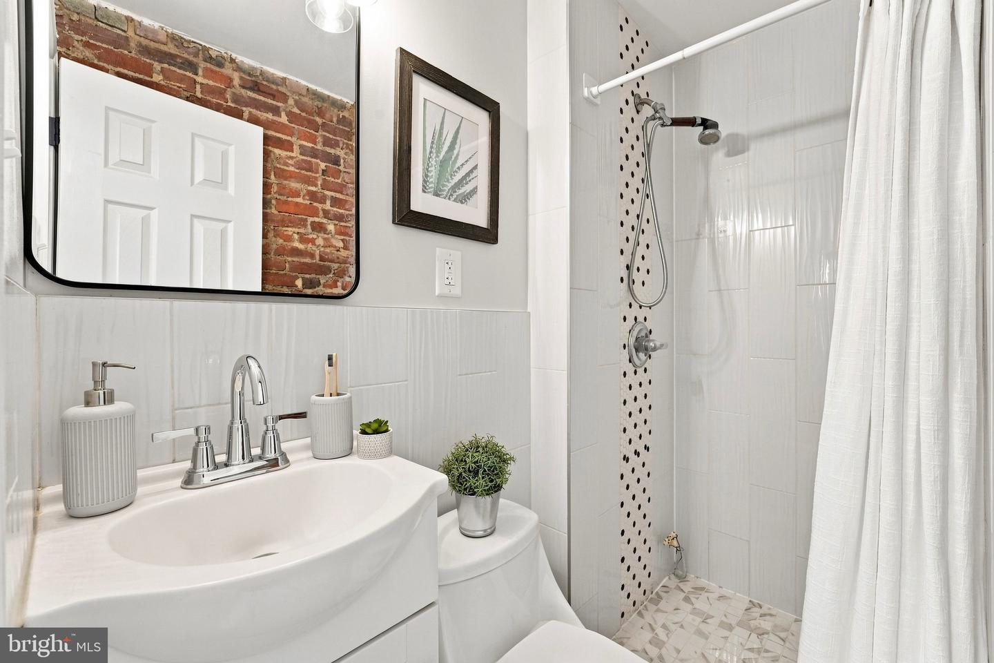 1740 N Peach St Property Photo 20