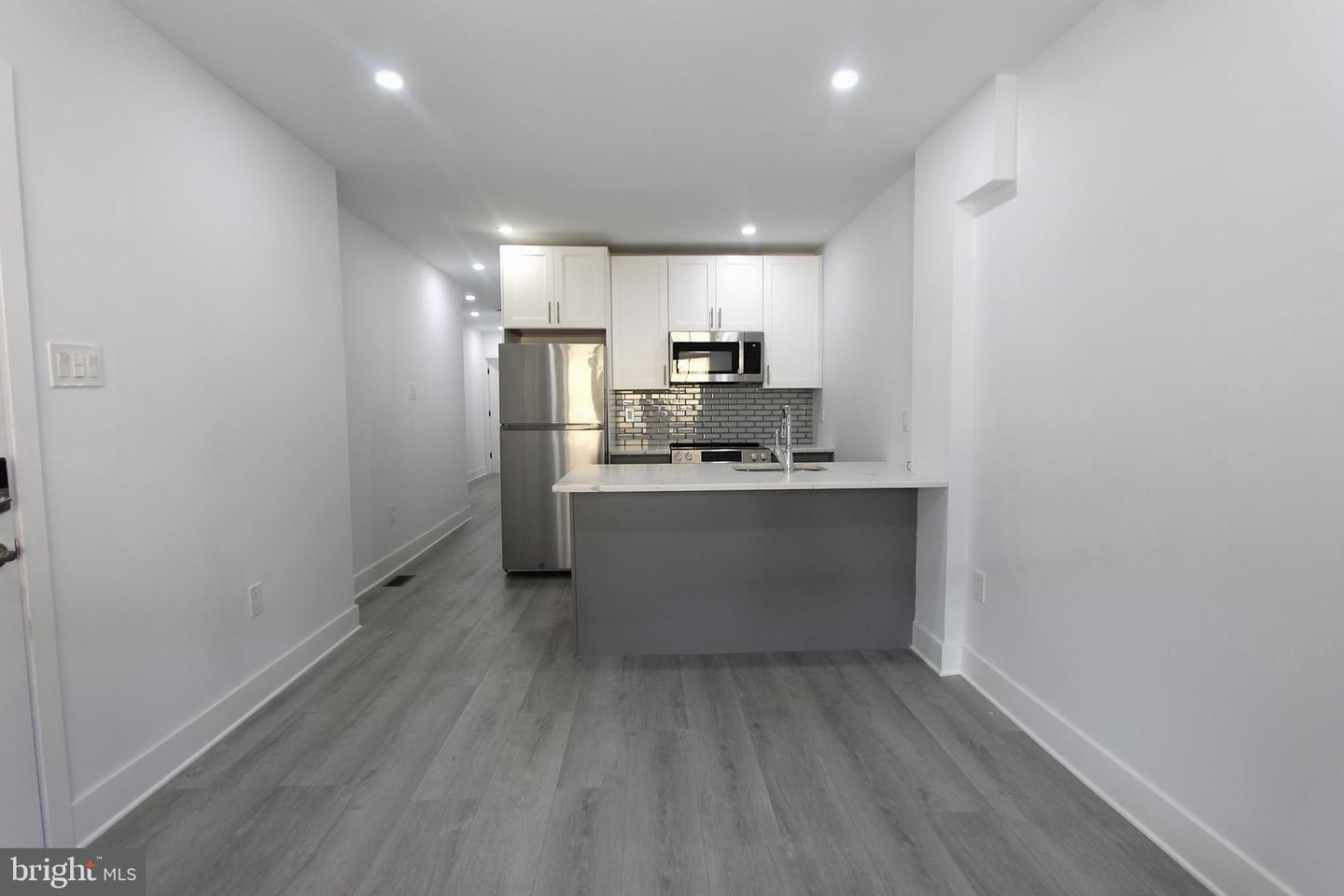 103 E Coulter St #1st Floor Property Photo 2