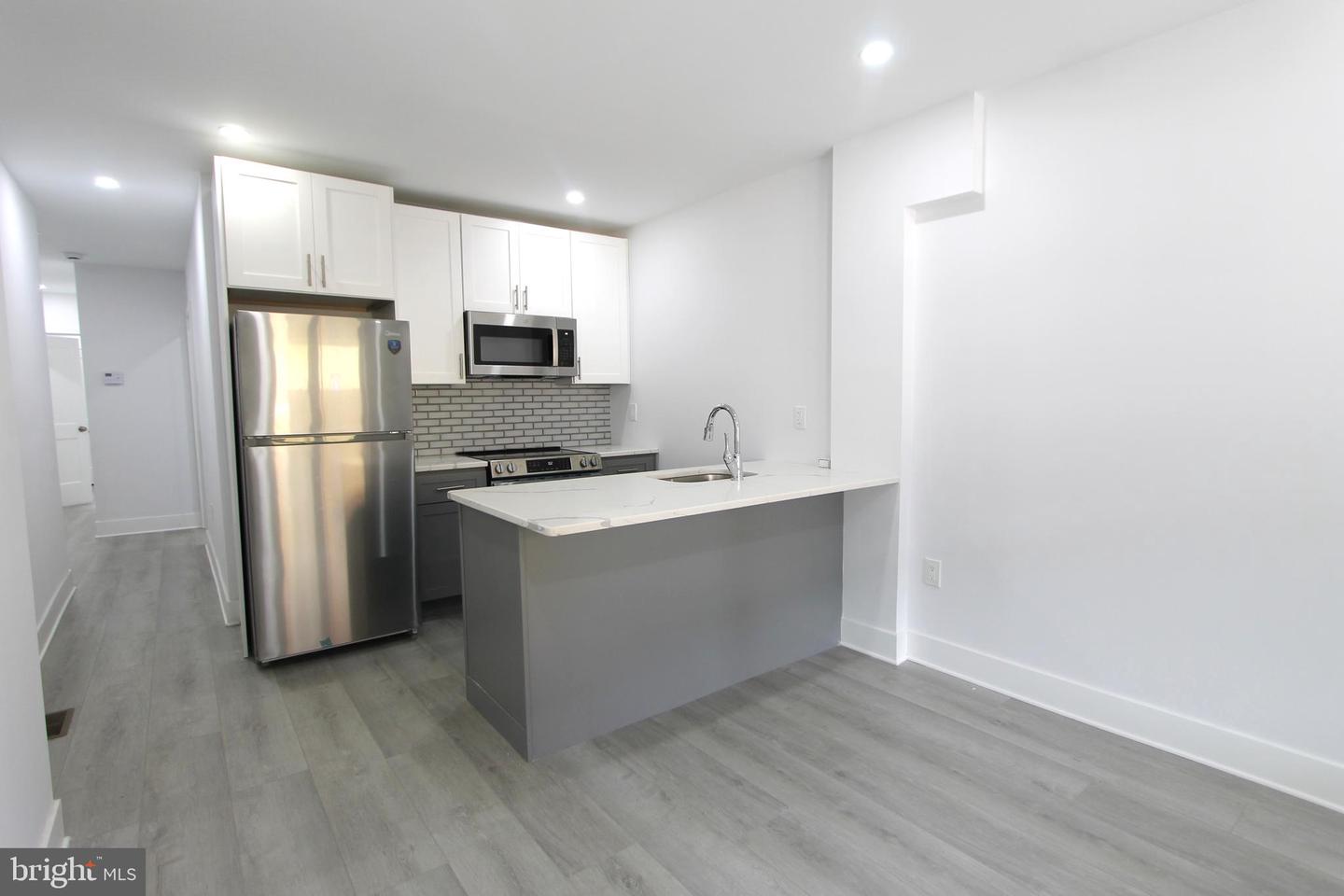 103 E Coulter St #1st Floor Property Photo 4