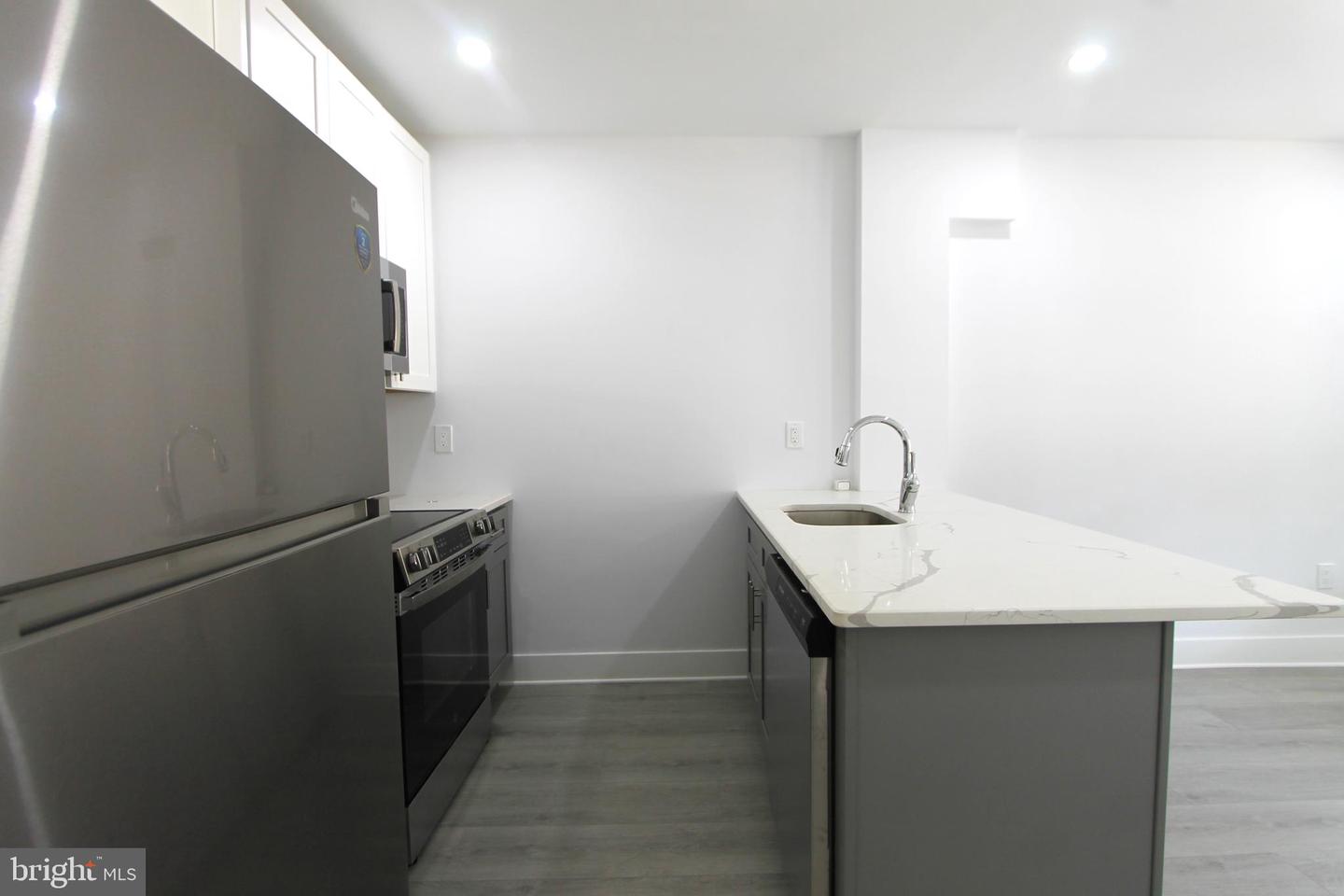103 E Coulter St #1st Floor Property Photo 5
