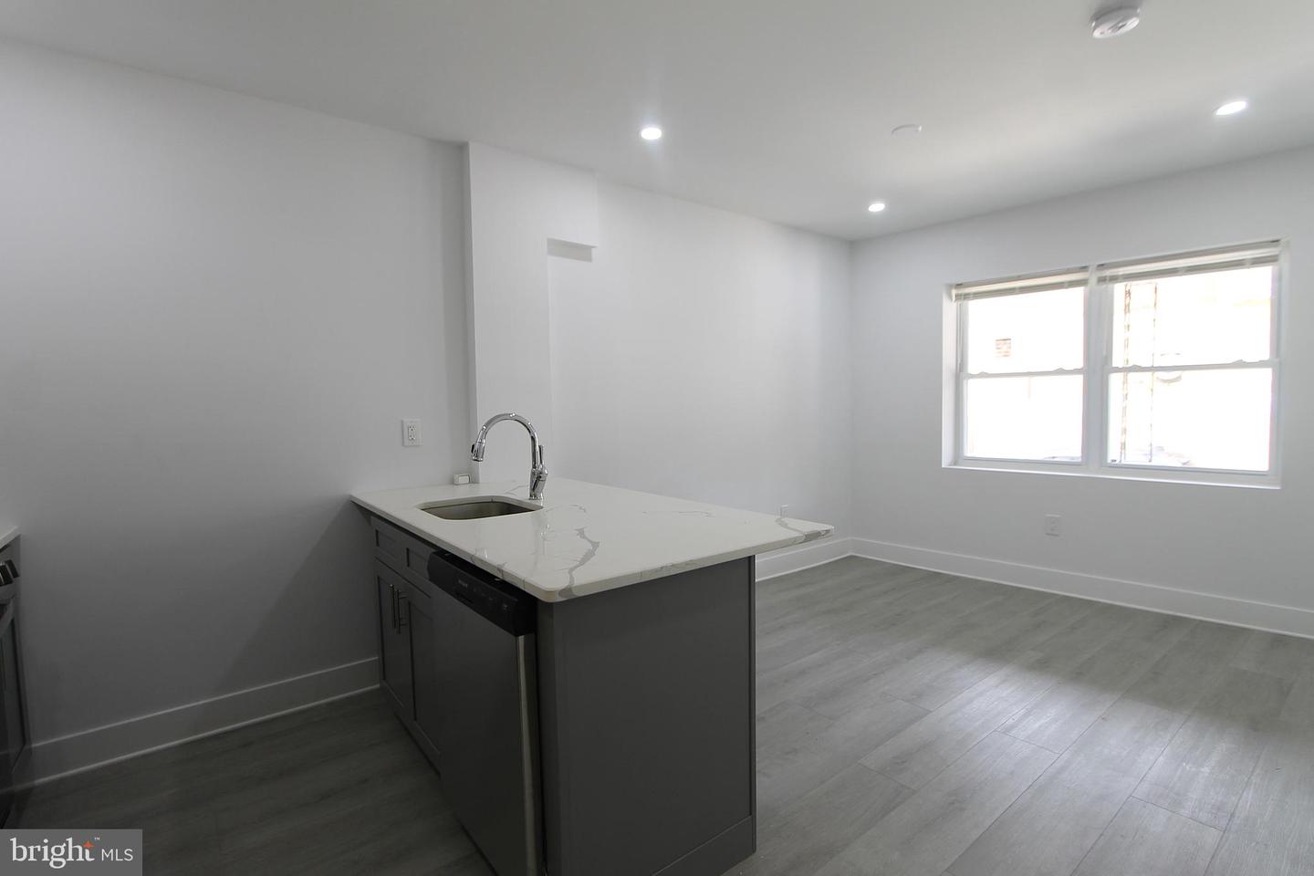 103 E Coulter St #1st Floor Property Photo 6