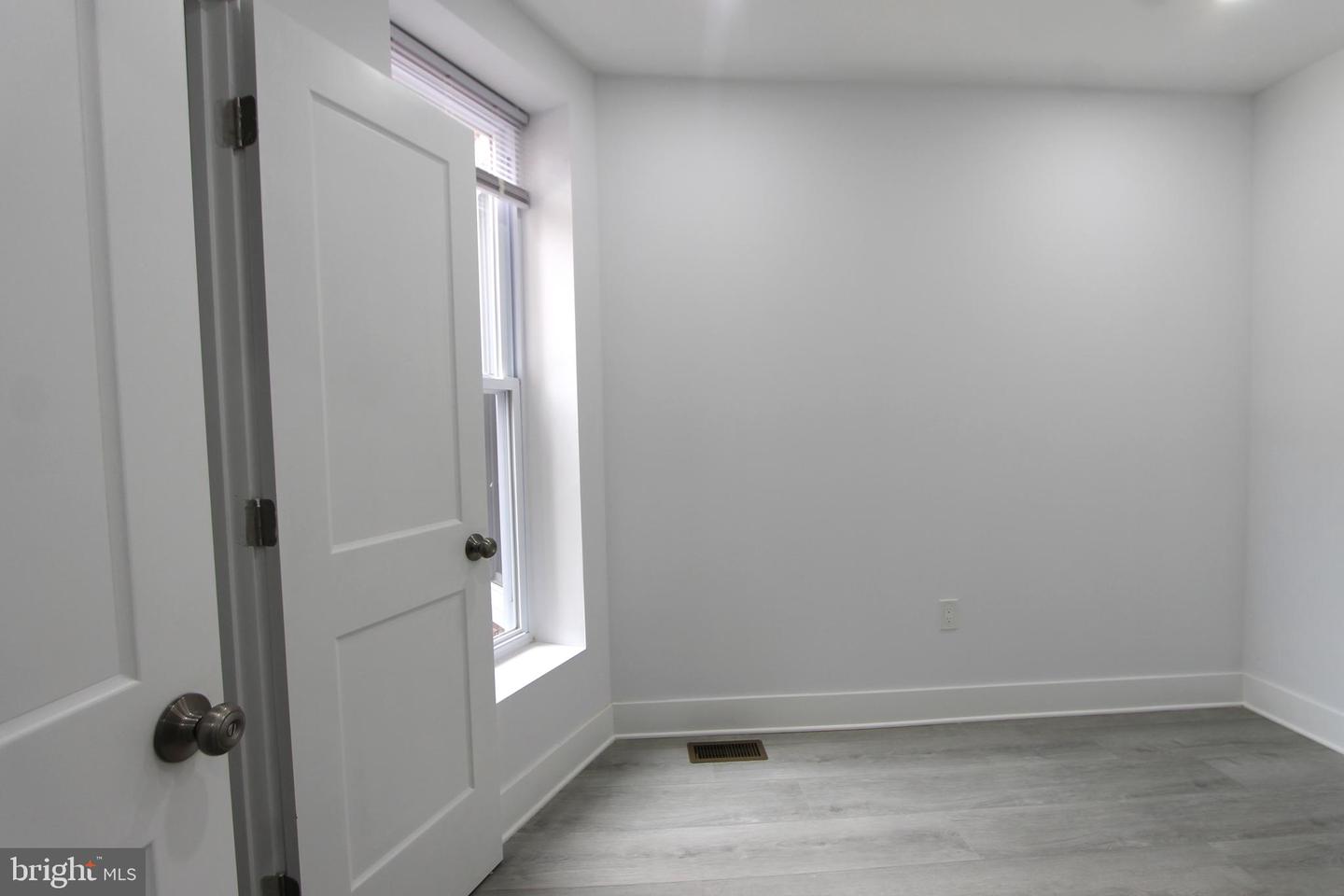 103 E Coulter St #1st Floor Property Photo 8