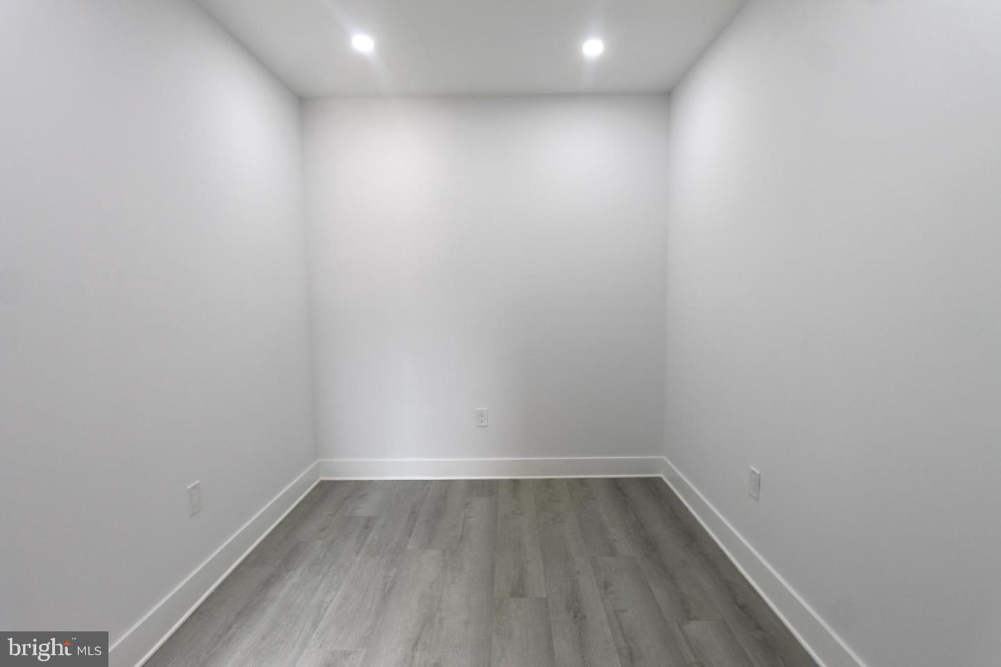103 E Coulter St #1st Floor Property Photo 9