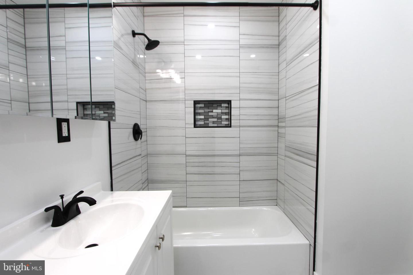 103 E Coulter St #1st Floor Property Photo 11