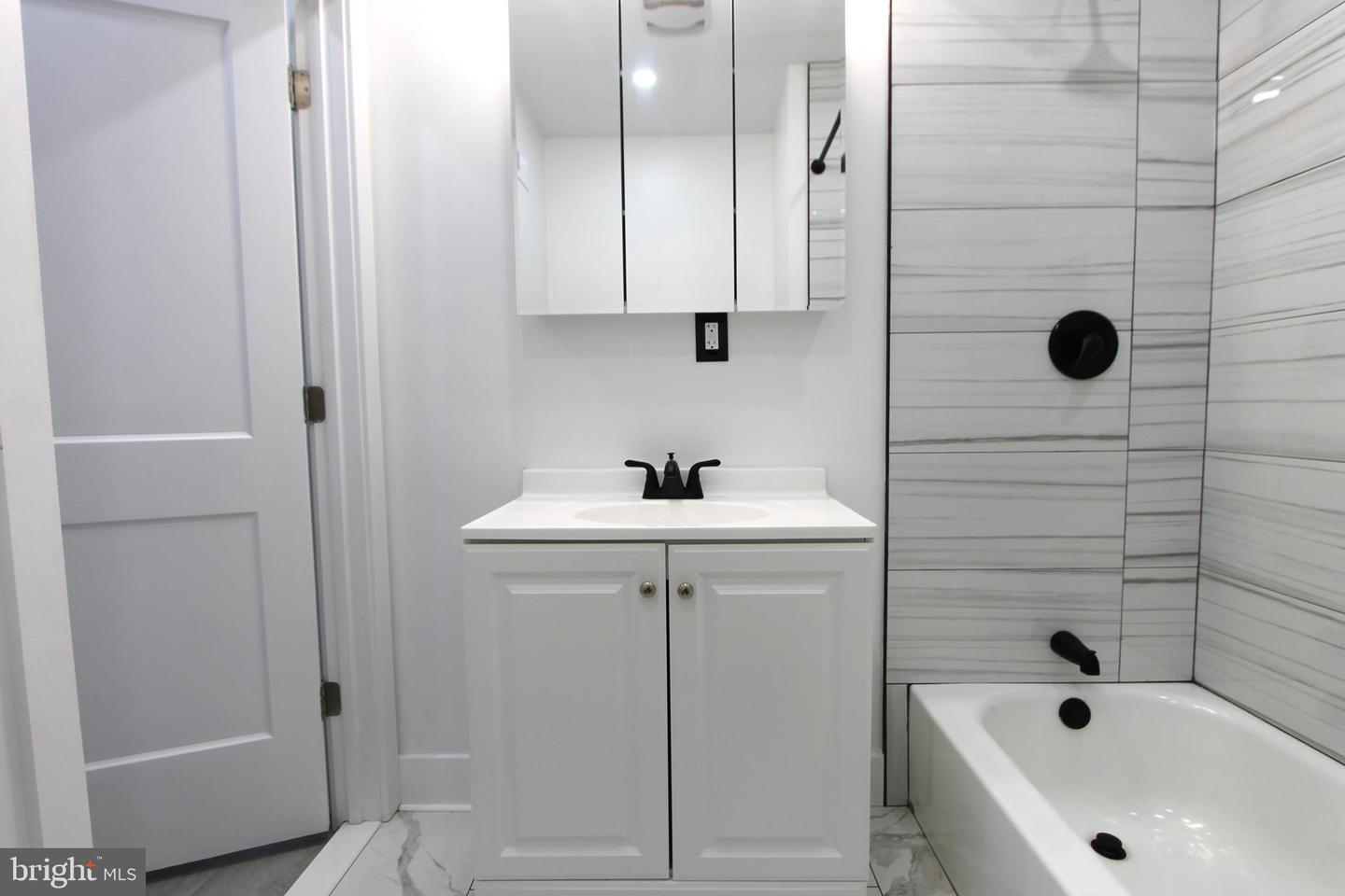 103 E Coulter St #1st Floor Property Photo 12