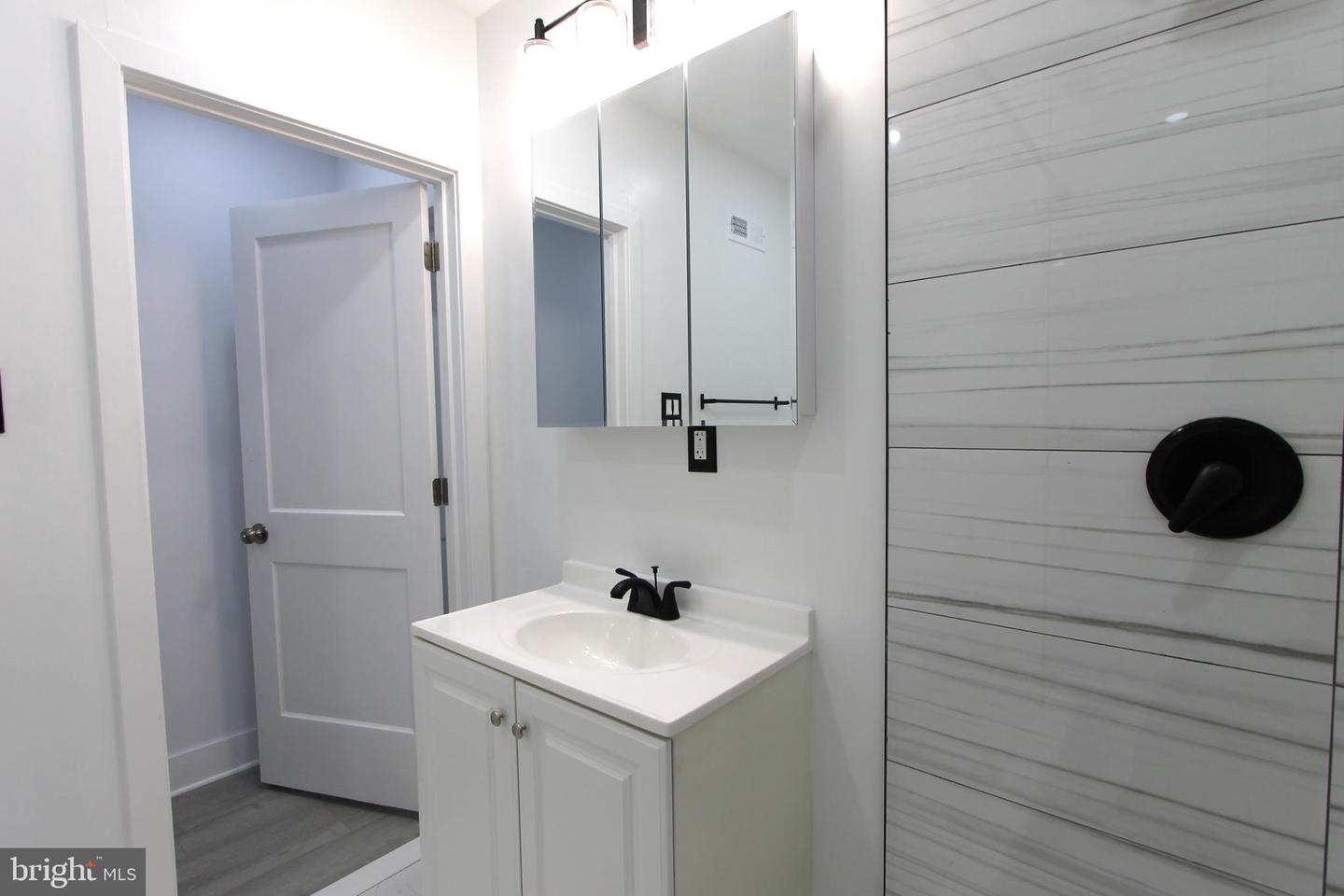 103 E Coulter St #1st Floor Property Photo 13