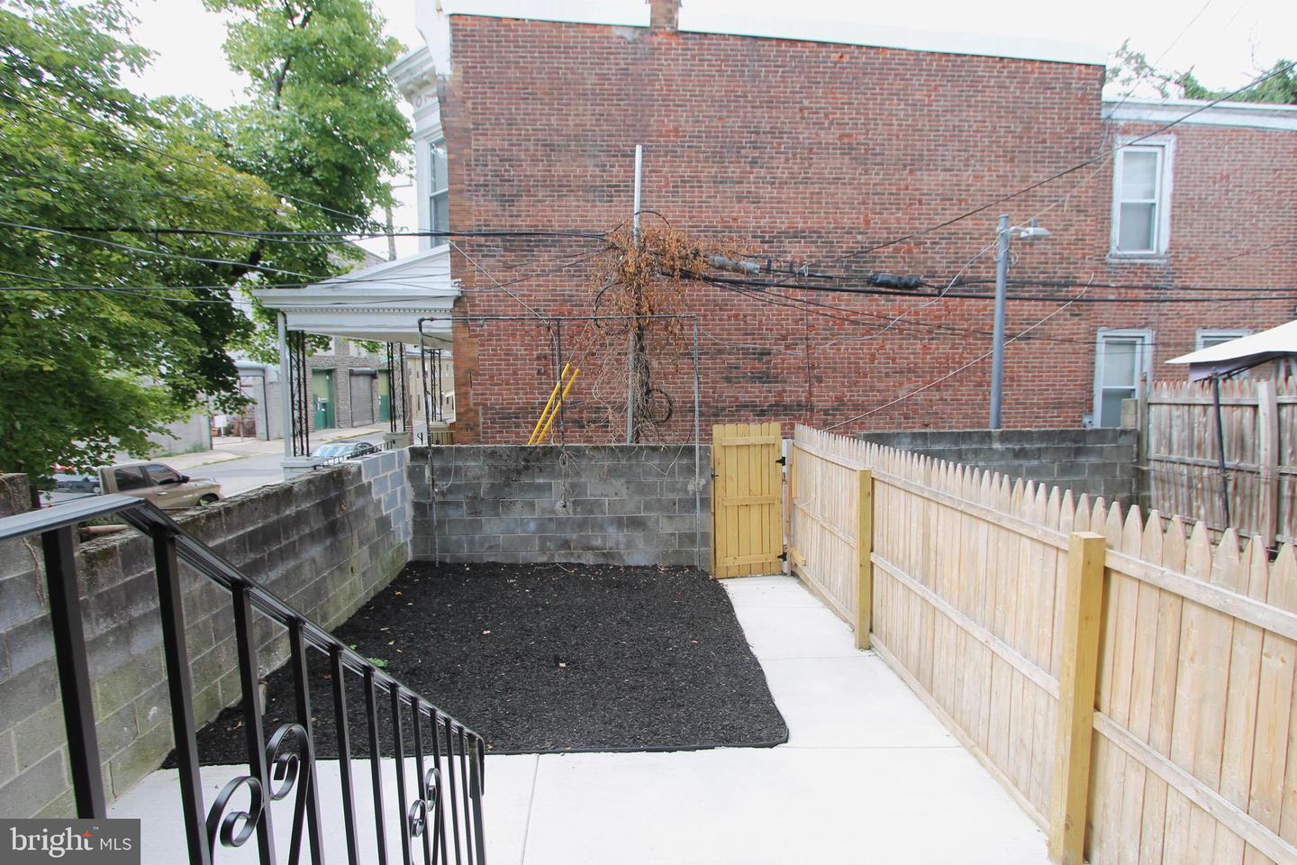 103 E Coulter St #1st Floor Property Photo 17