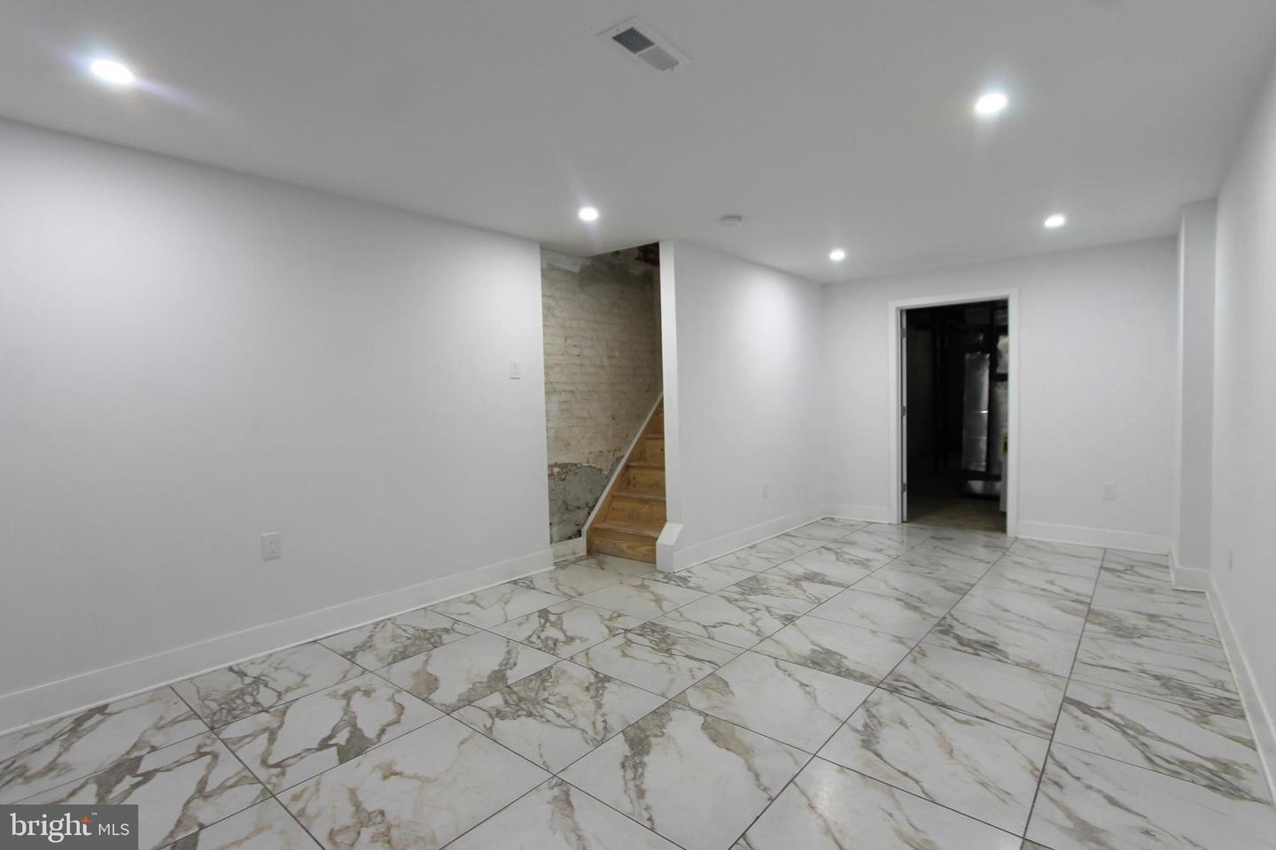 103 E Coulter St #1st Floor Property Photo 23
