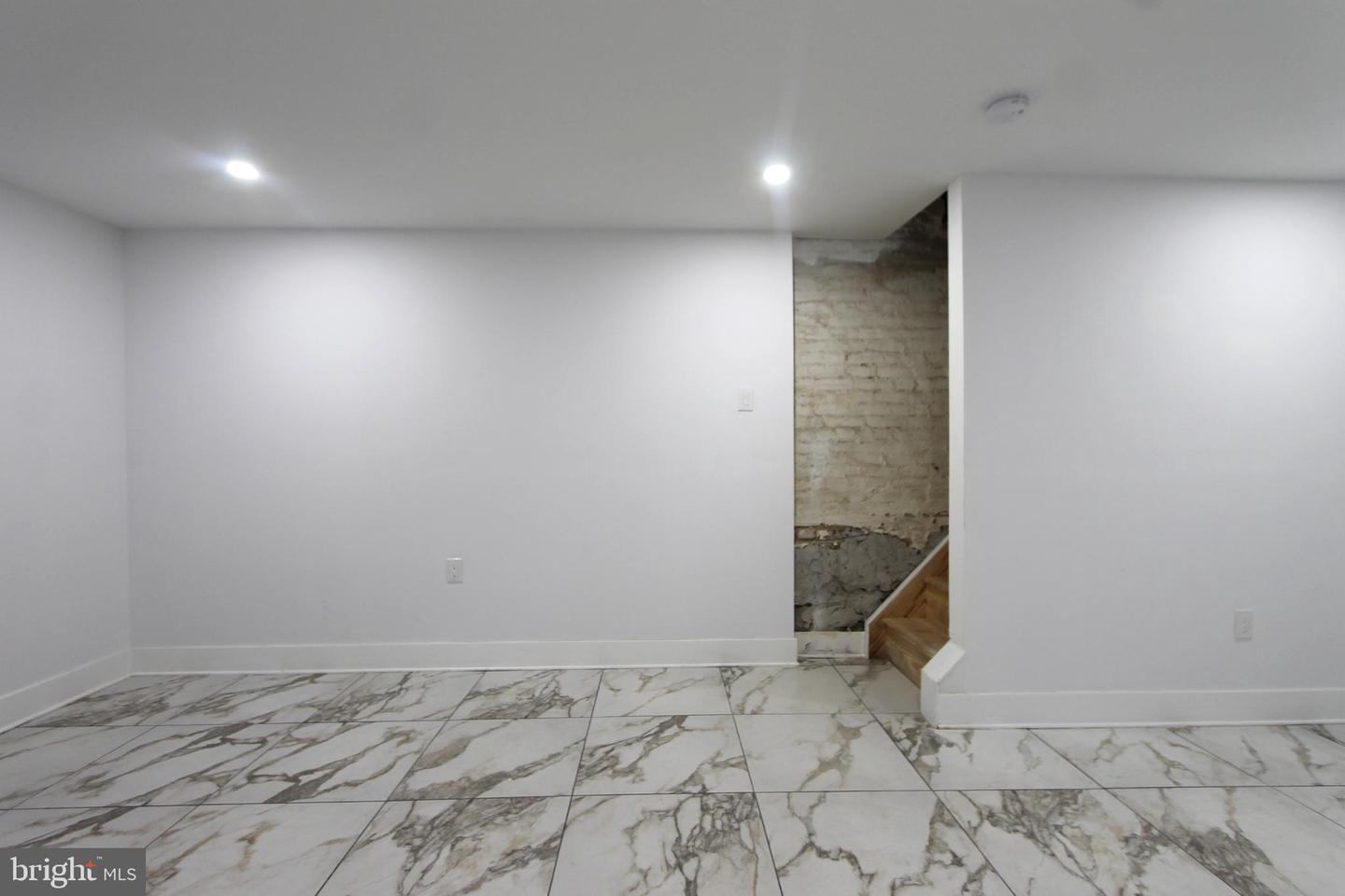 103 E Coulter St #1st Floor Property Photo 25