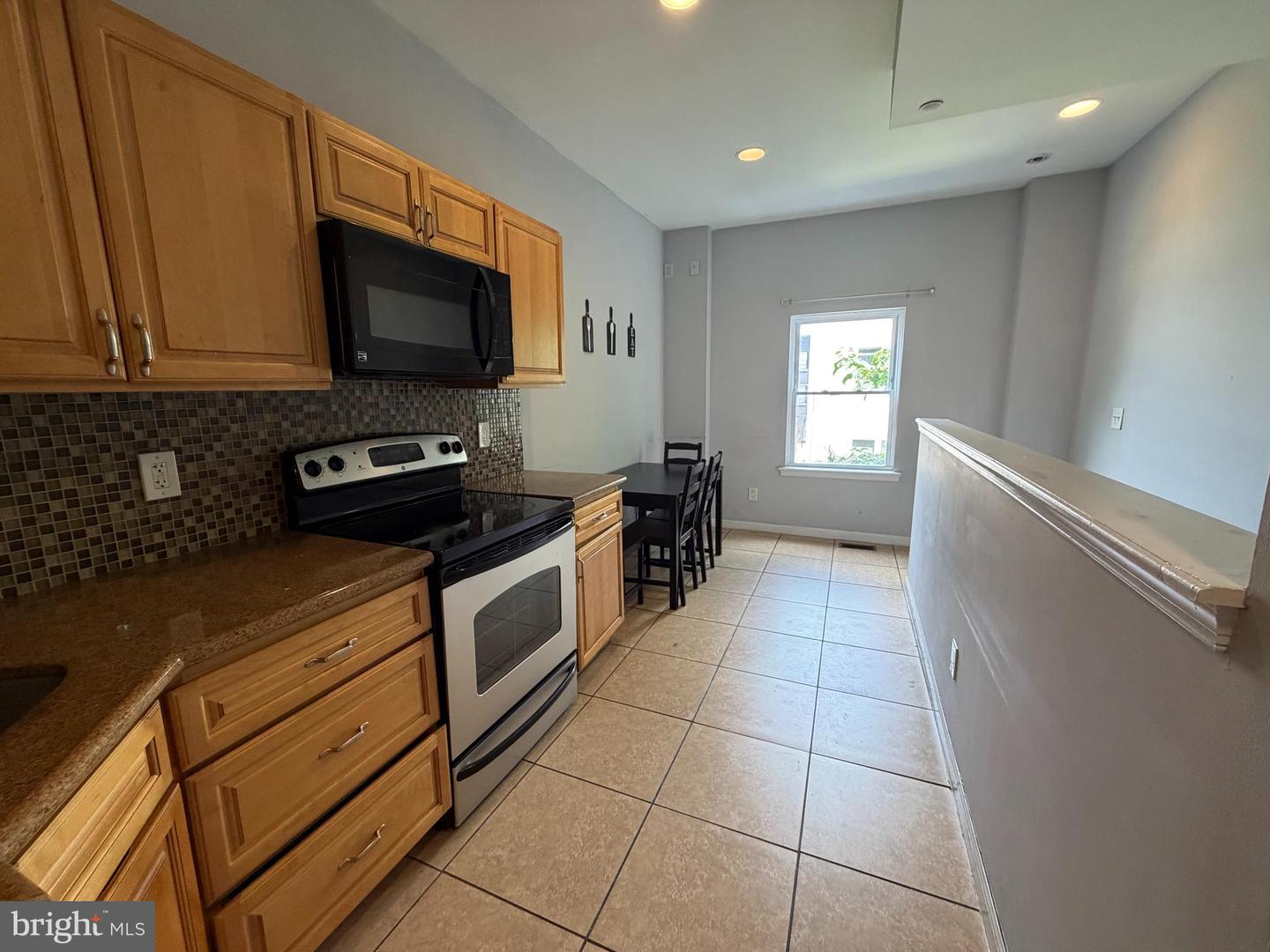 1725 W Berks St #a Property Photo 3
