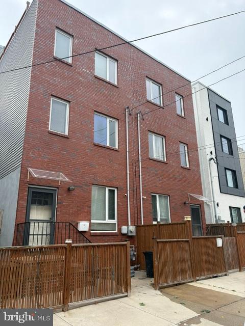 667 N 35th St Property Photo 1