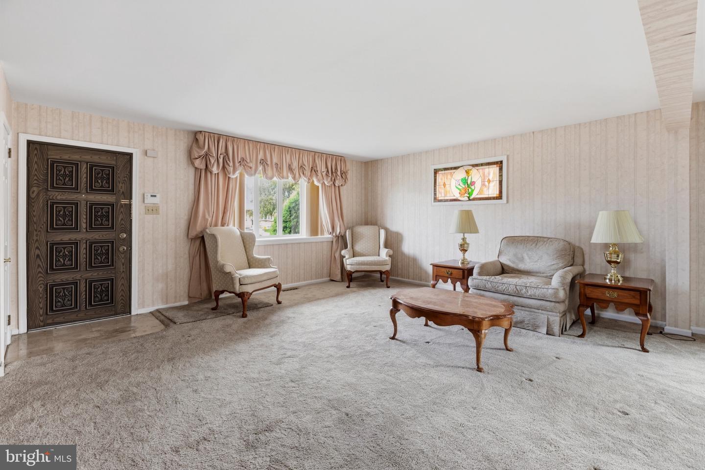 8027 Narvon St Property Photo 4