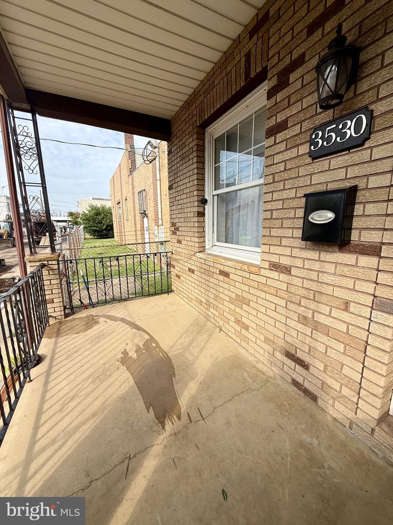 3530 Mercer St Property Photo 2