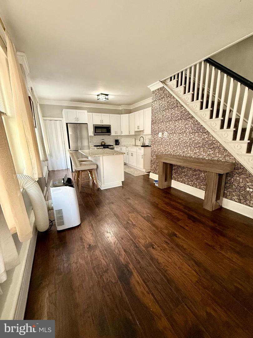 3530 Mercer St Property Photo 6