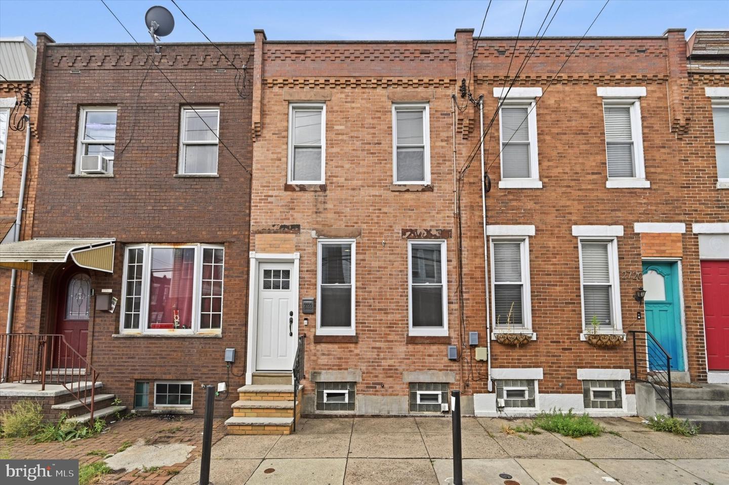 2722 E Madison St Property Photo 1