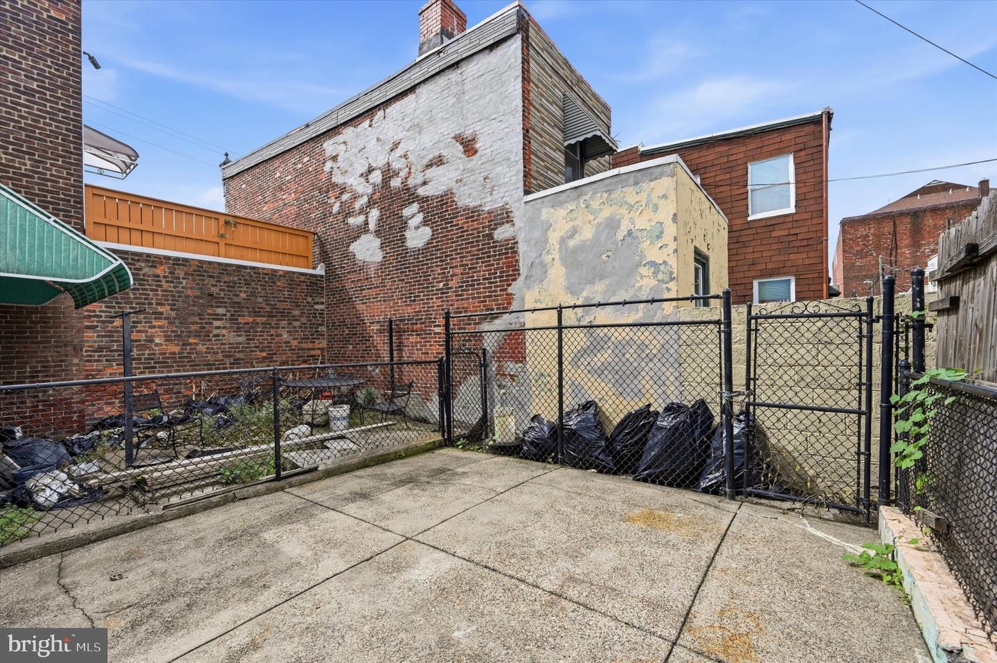 2722 E Madison St Property Photo 15