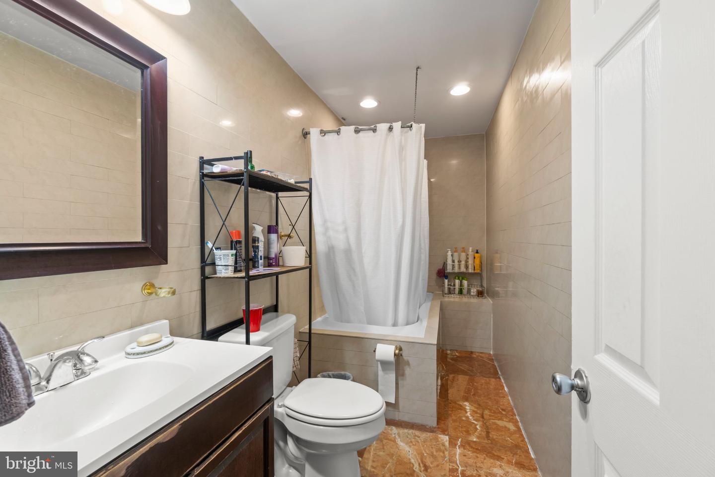 7959 Langdon St Property Photo 11