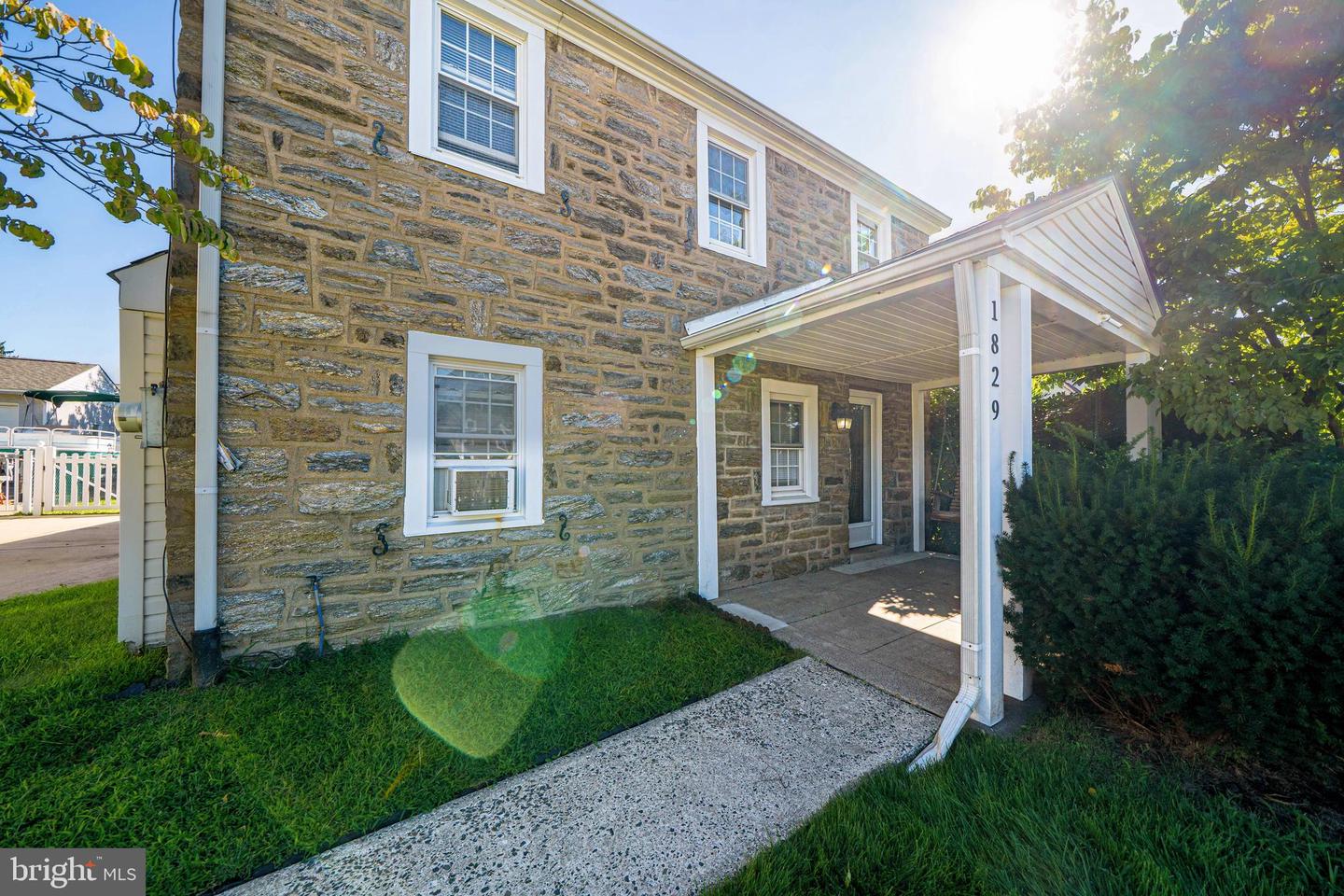 1829 Loney St Property Photo 1