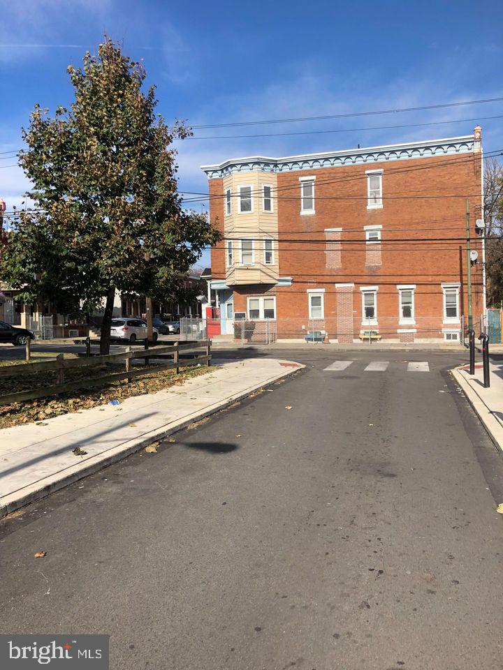 4415 N Cleveland St Property Photo 2