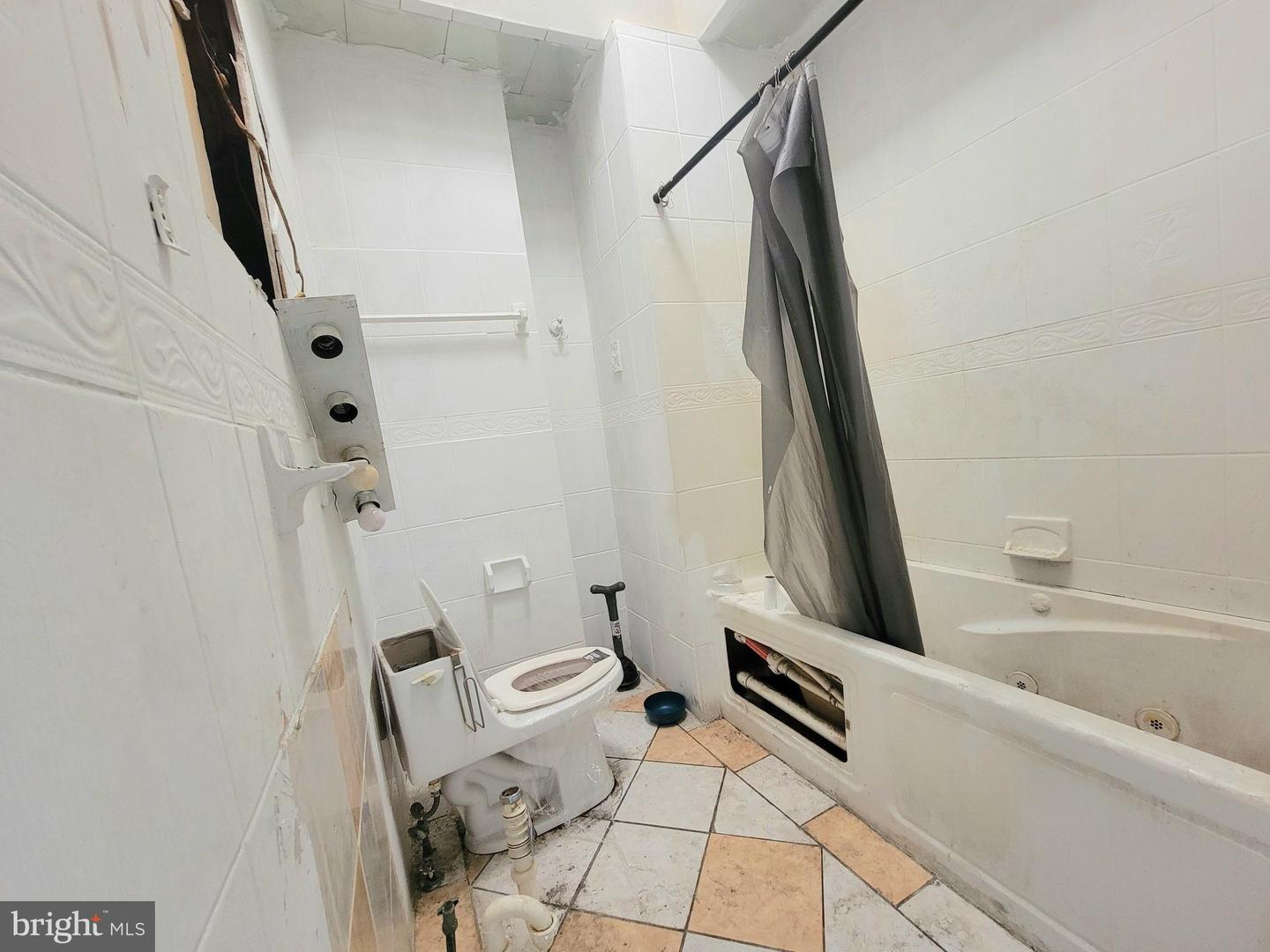 5543 Malcolm St Property Photo 32