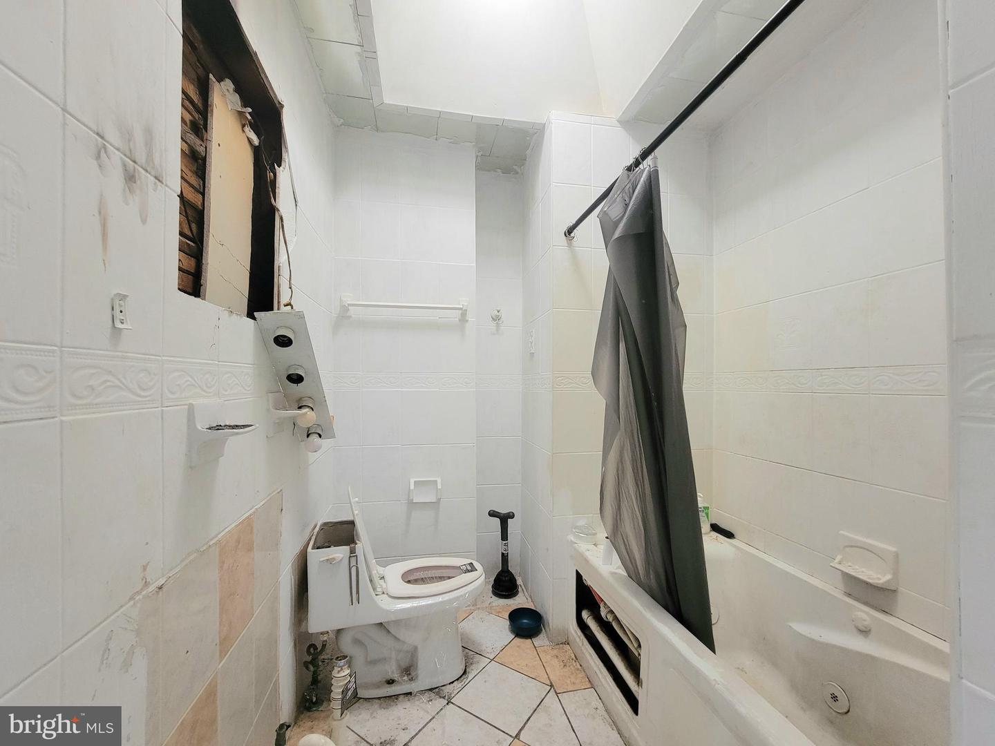 5543 Malcolm St Property Photo 33
