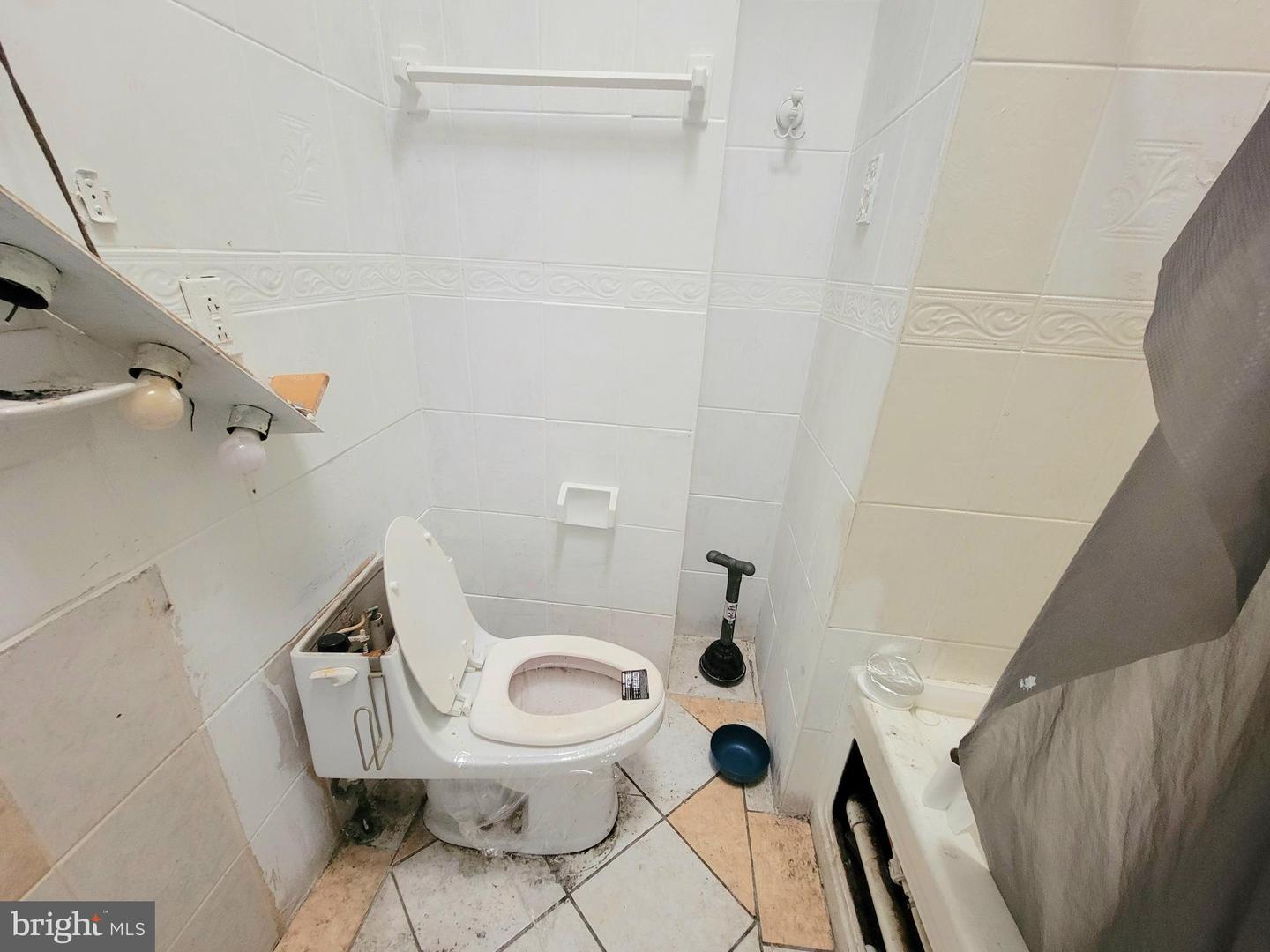 5543 Malcolm St Property Photo 35