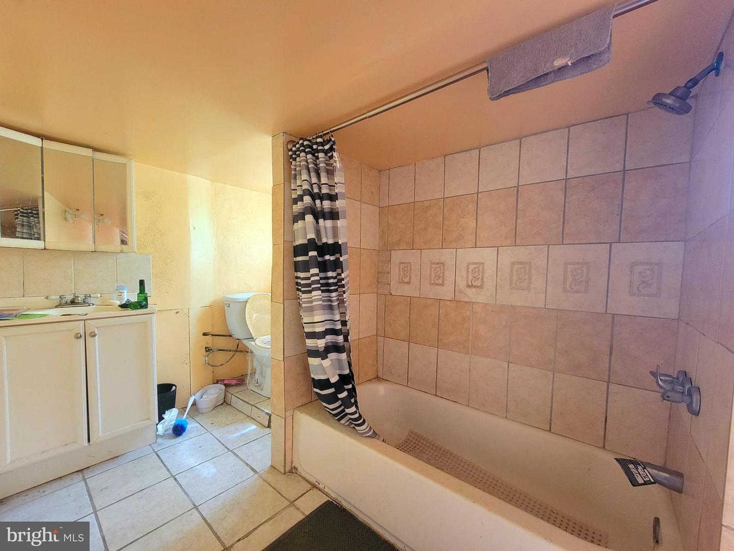 5543 Malcolm St Property Photo 44