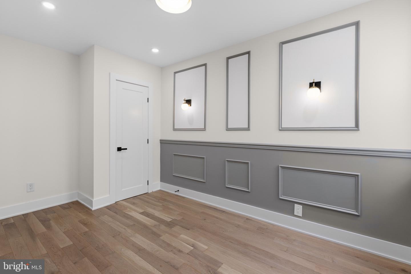 2542 E Monmouth St Property Photo 23