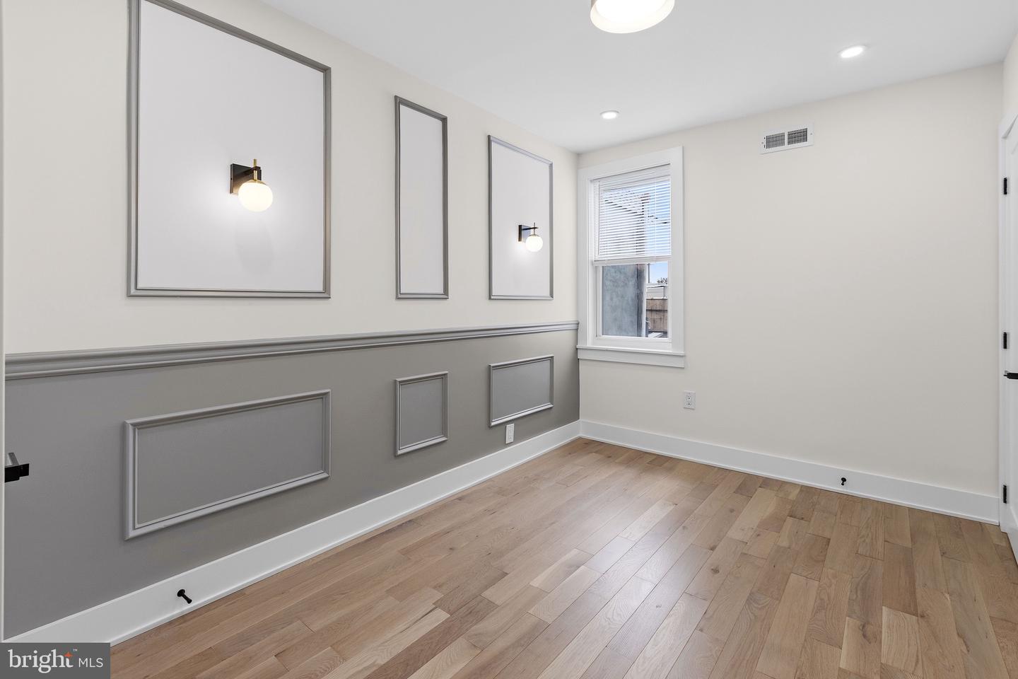 2542 E Monmouth St Property Photo 25