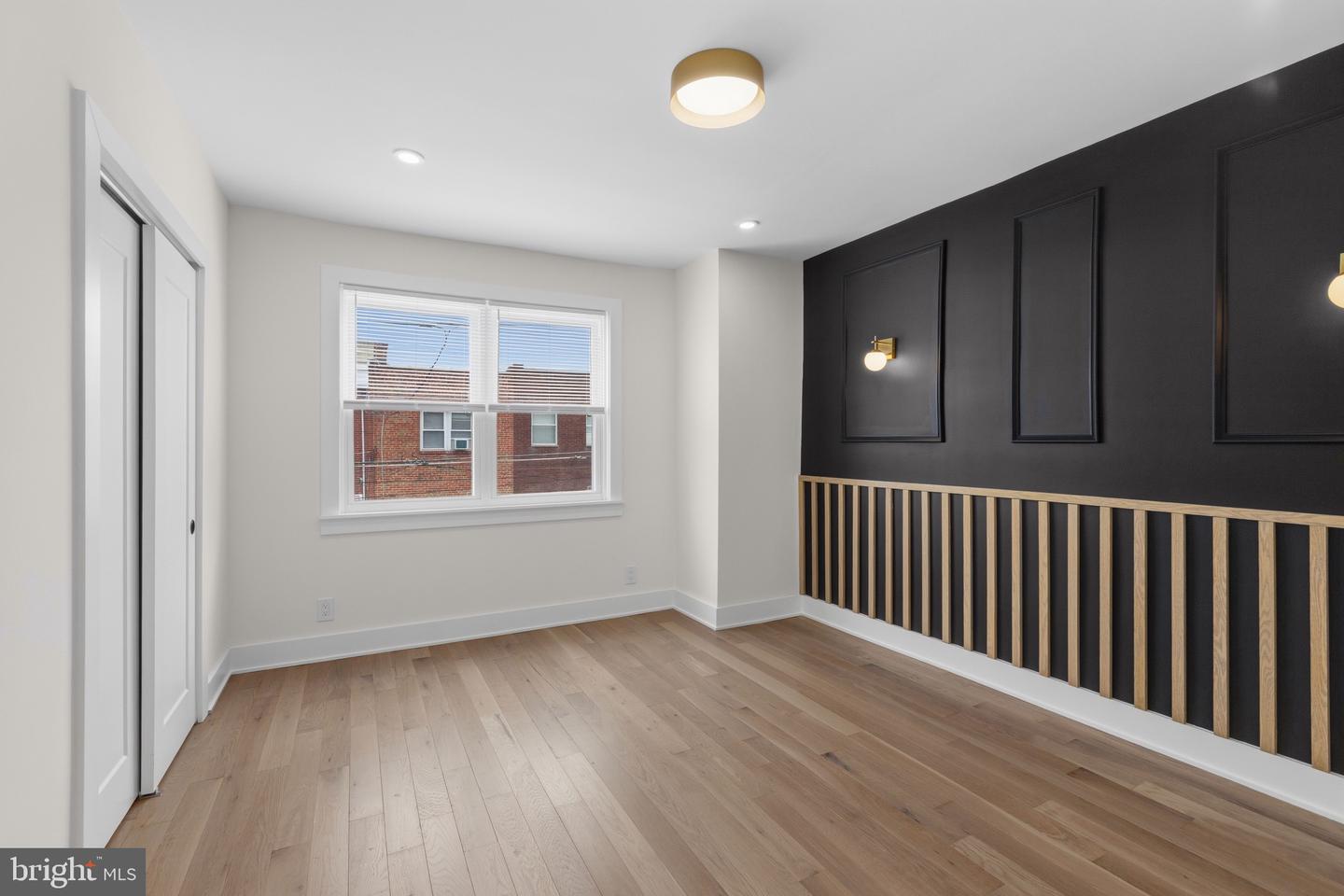 2542 E Monmouth St Property Photo 27