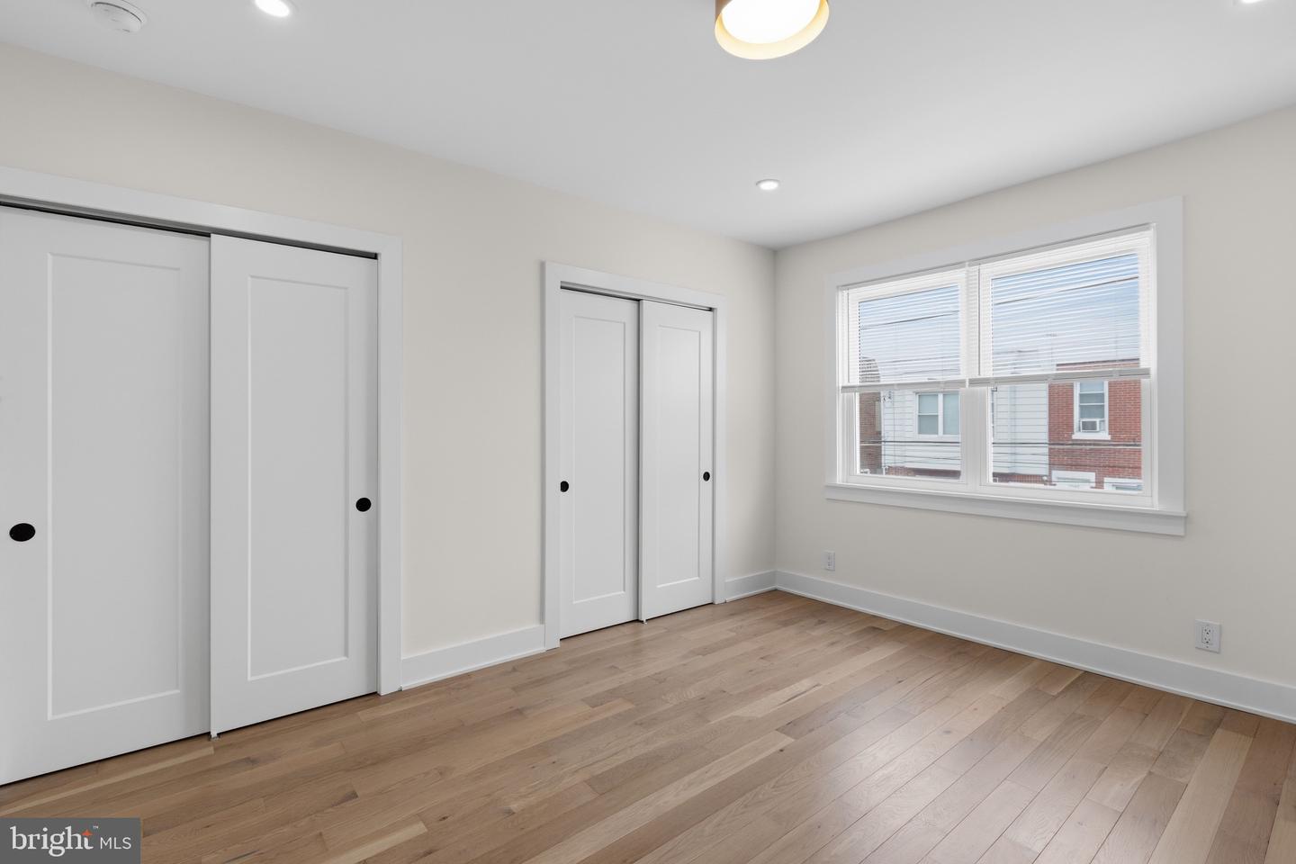 2542 E Monmouth St Property Photo 28