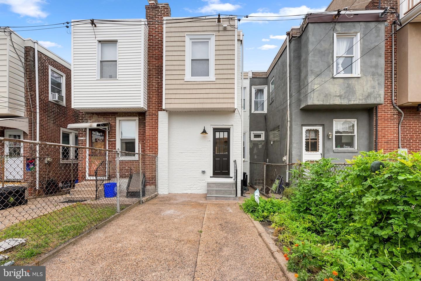 2542 E Monmouth St Property Photo 42