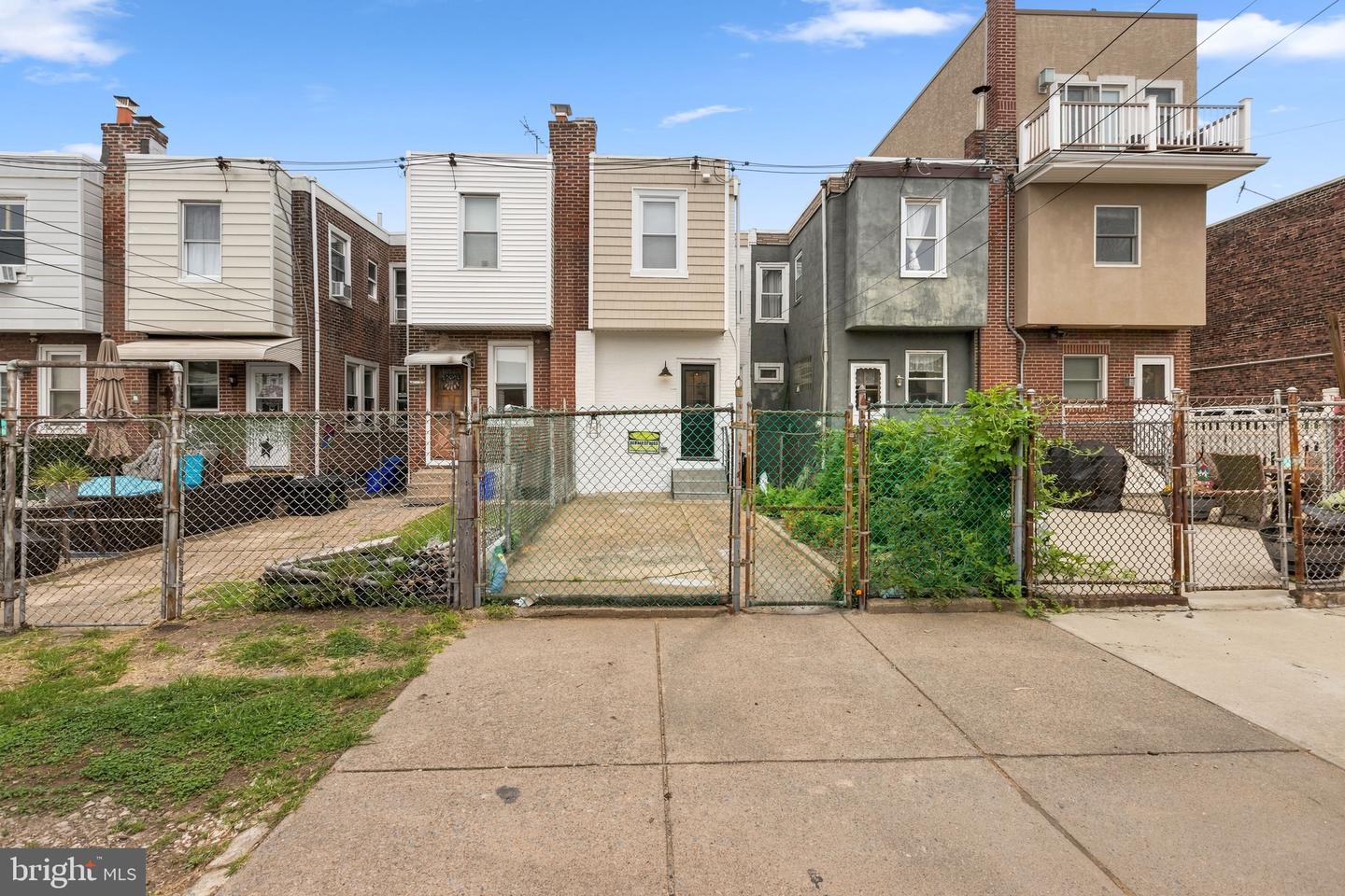 2542 E Monmouth St Property Photo 47
