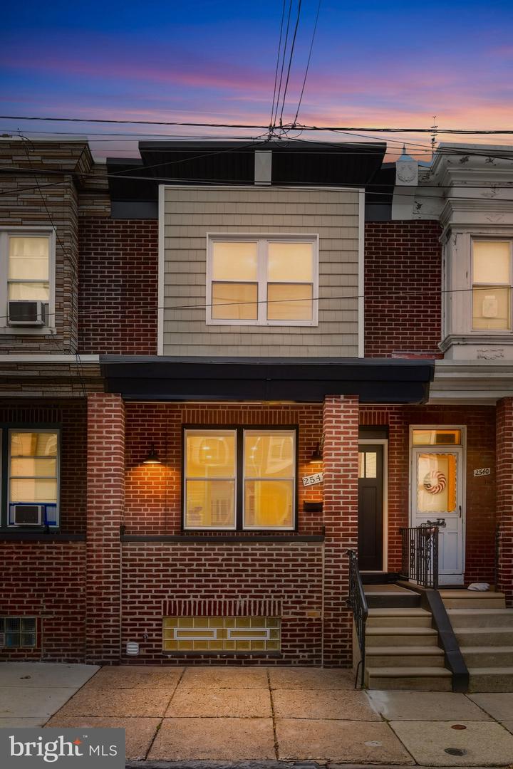 2542 E Monmouth St Property Photo 49
