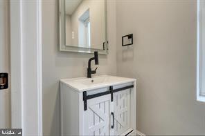 160 East St Property Photo 9