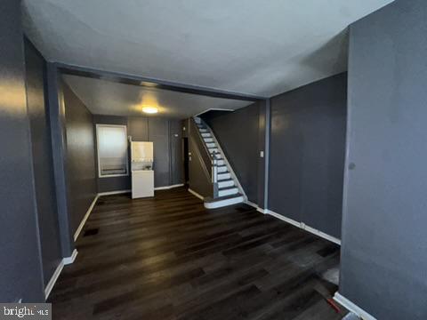 1038 W Monmouth St Property Photo 3