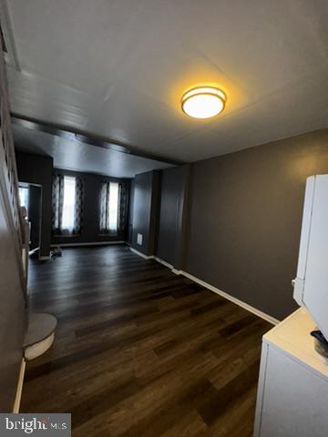 1038 W Monmouth St Property Photo 4