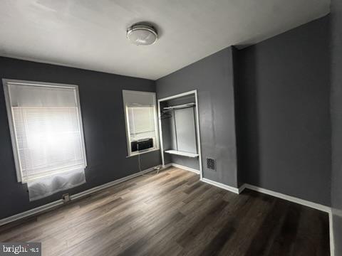 1038 W Monmouth St Property Photo 8