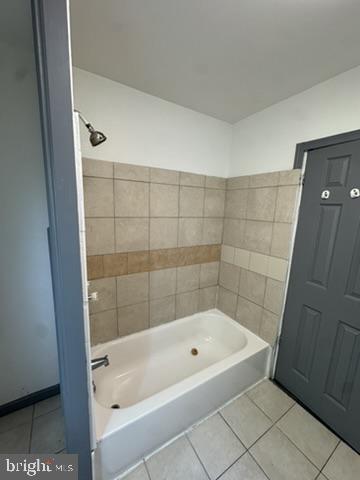 1038 W Monmouth St Property Photo 10
