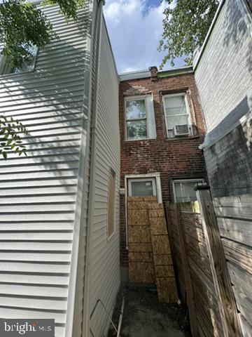 1038 W Monmouth St Property Photo 14