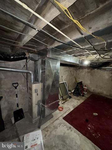 1038 W Monmouth St Property Photo 15