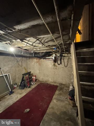 1038 W Monmouth St Property Photo 17