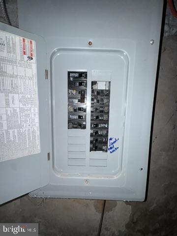 1038 W Monmouth St Property Photo 19