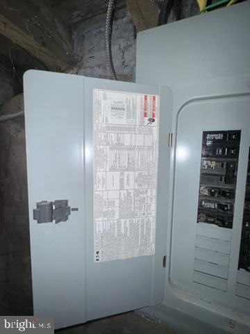 1038 W Monmouth St Property Photo 20