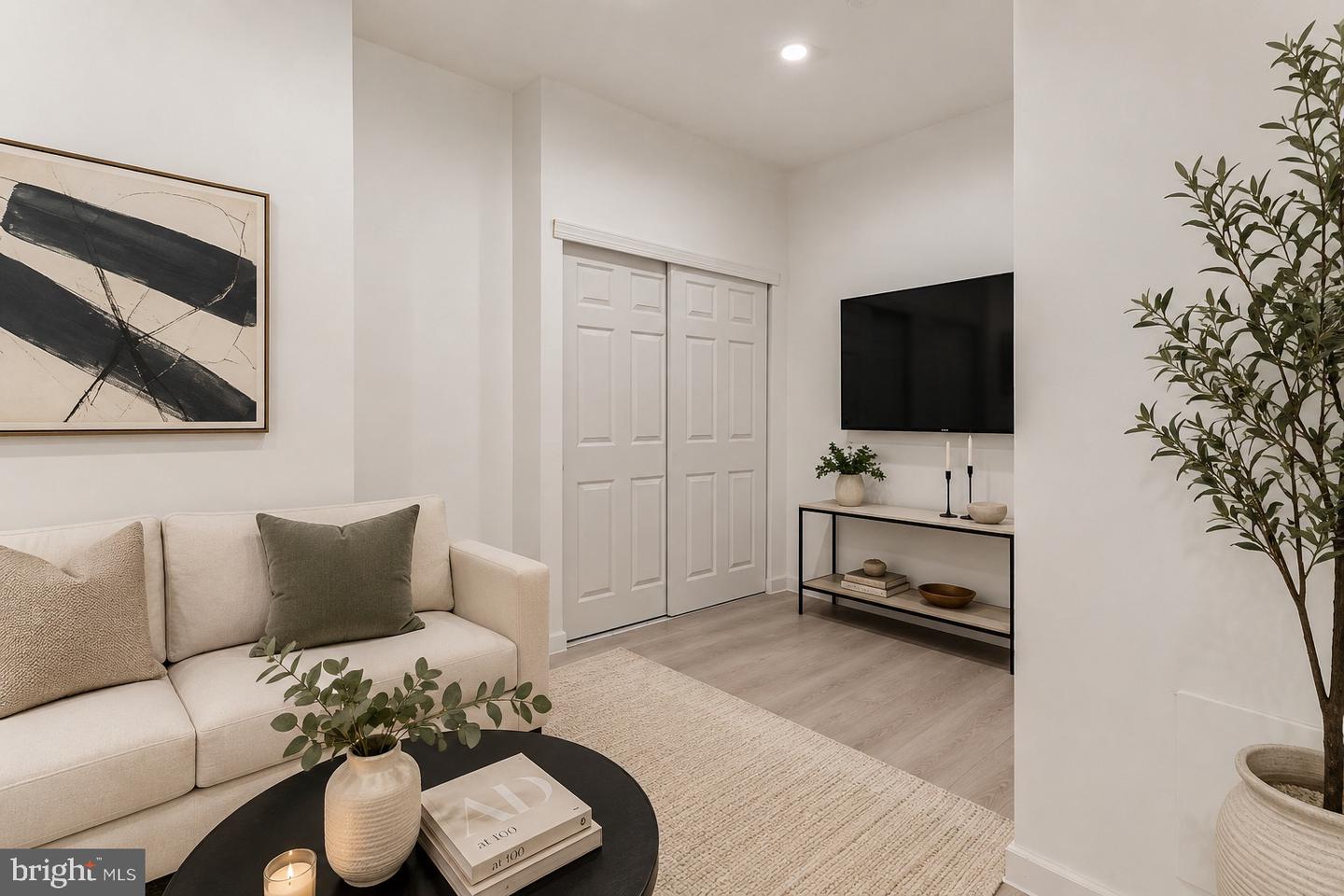 2401 S Alder St #2 Property Photo 1