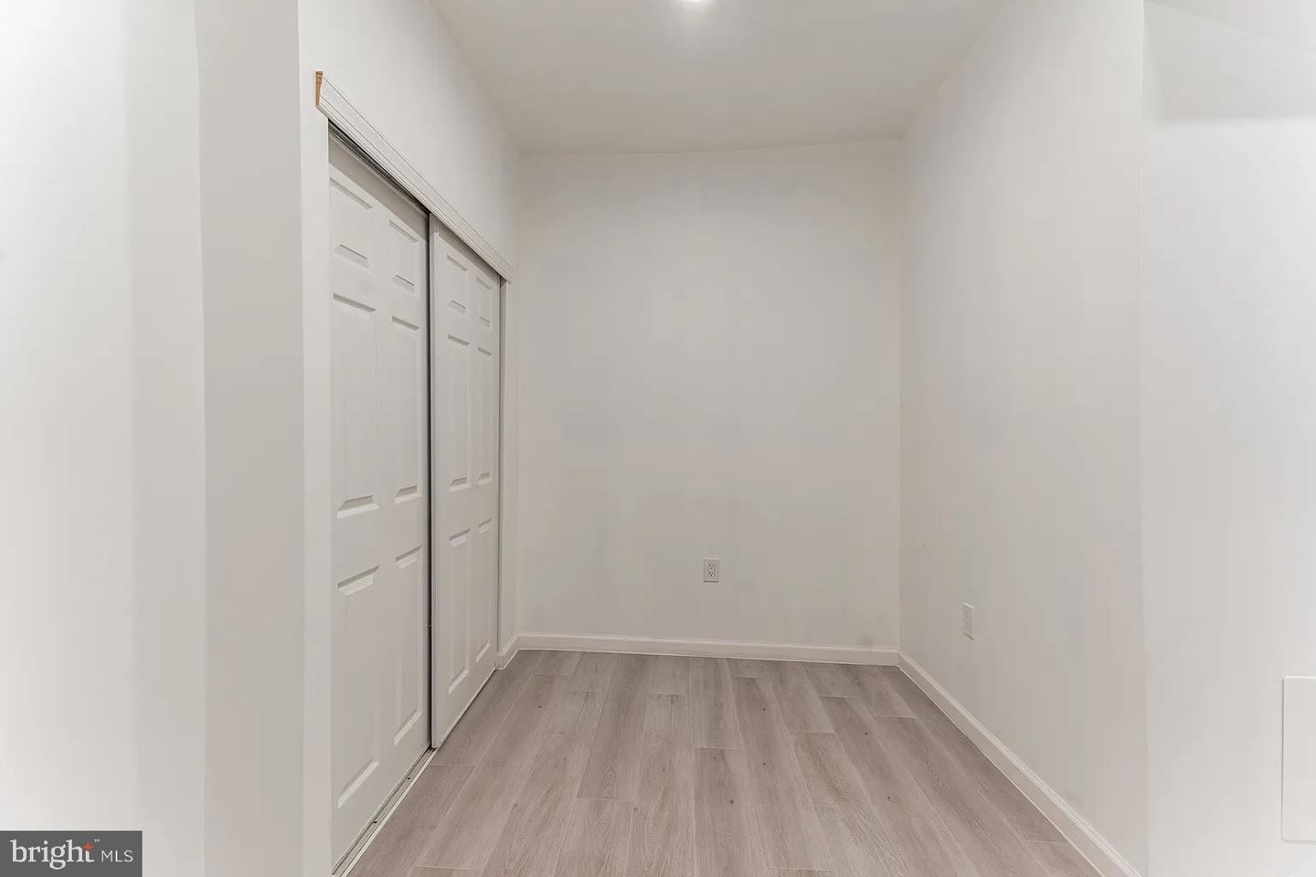 2401 S Alder St #2 Property Photo 2