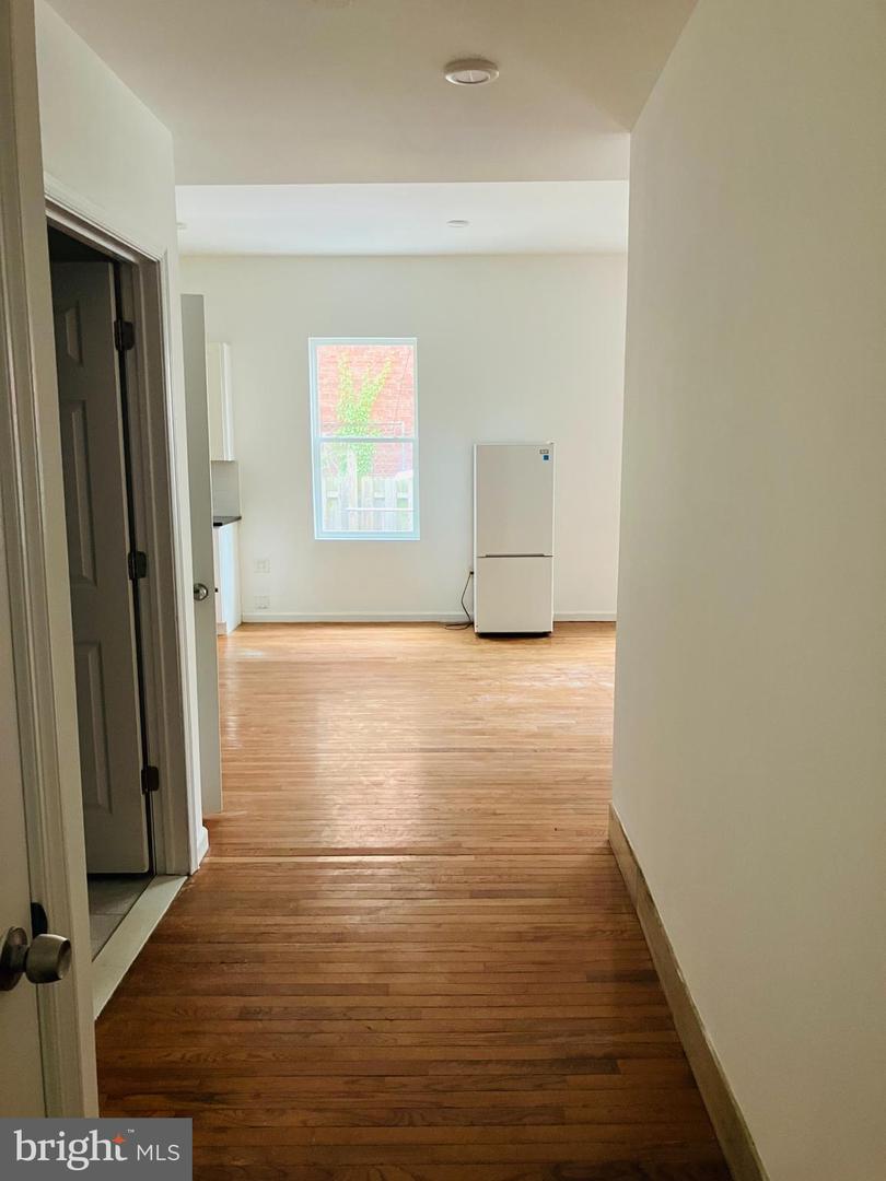 434 S 52nd St #1r Property Photo 6